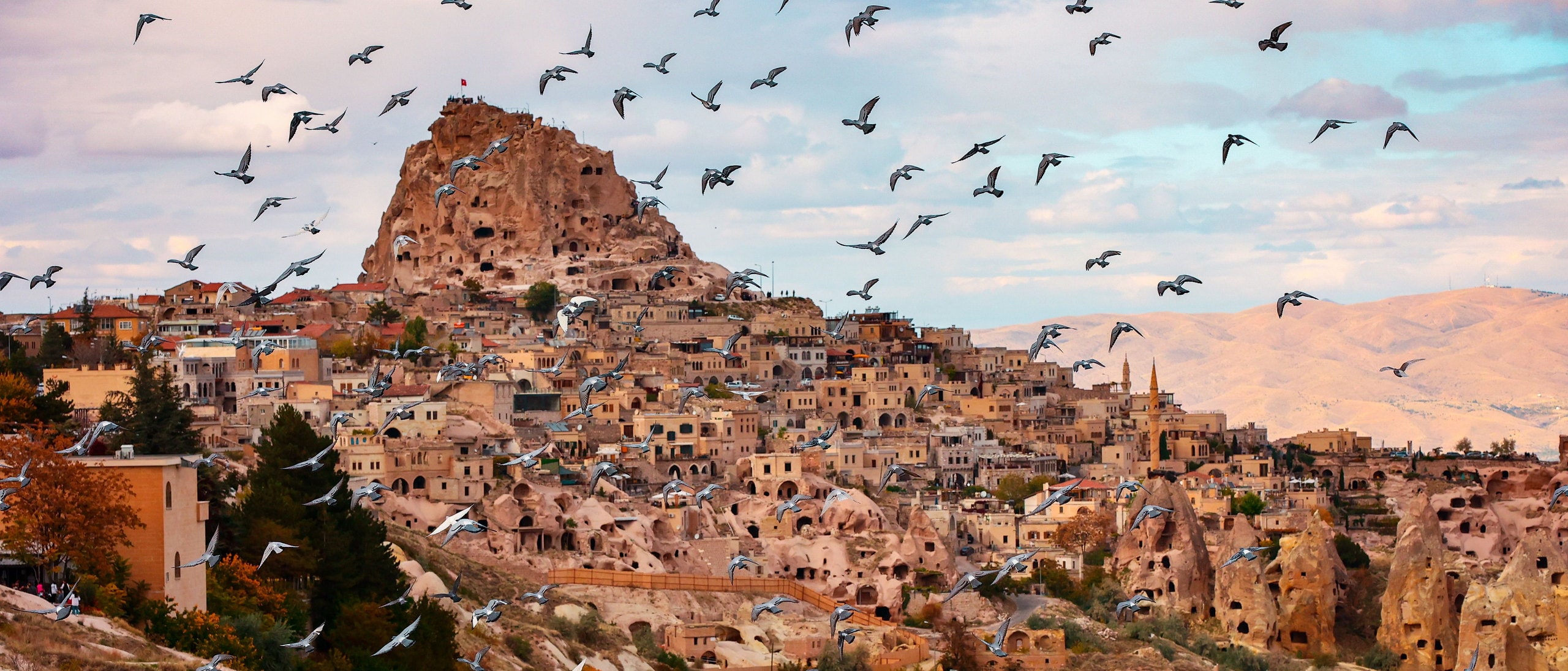 Uçhisar Kalesi ve Kapadokya vadisi — CRK Tourism özel transfer